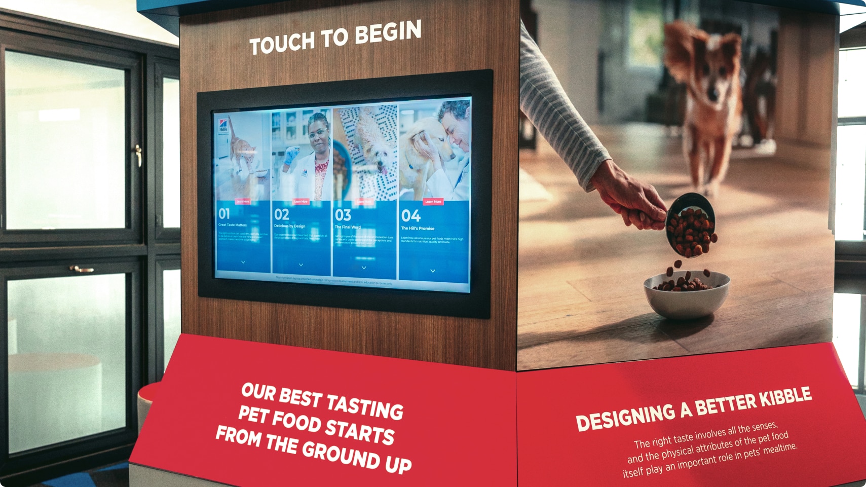 Hill's Pet Nutrition Centre'ın ziyaretçi bölümündeki interaktif ekranlar