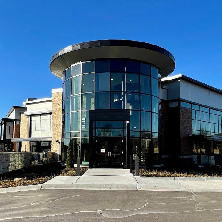 The Hill's Small Paws Center binası